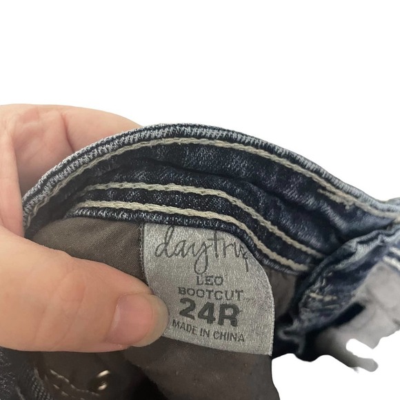 Daytrip Leo Bootcut Jeans w/White Stitch Detail & Slight Bling - Picture 6 of 9